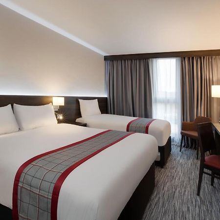 Готель Ramada By Wyndham Leeds East Екстер'єр фото