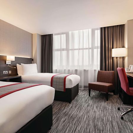Готель Ramada By Wyndham Leeds East Екстер'єр фото