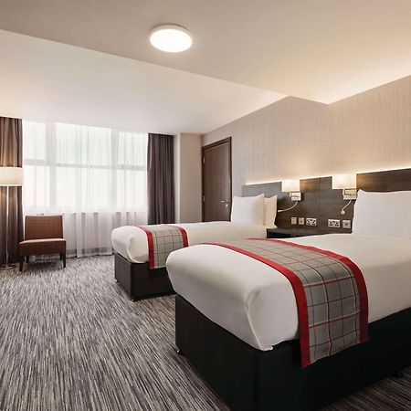 Готель Ramada By Wyndham Leeds East Екстер'єр фото