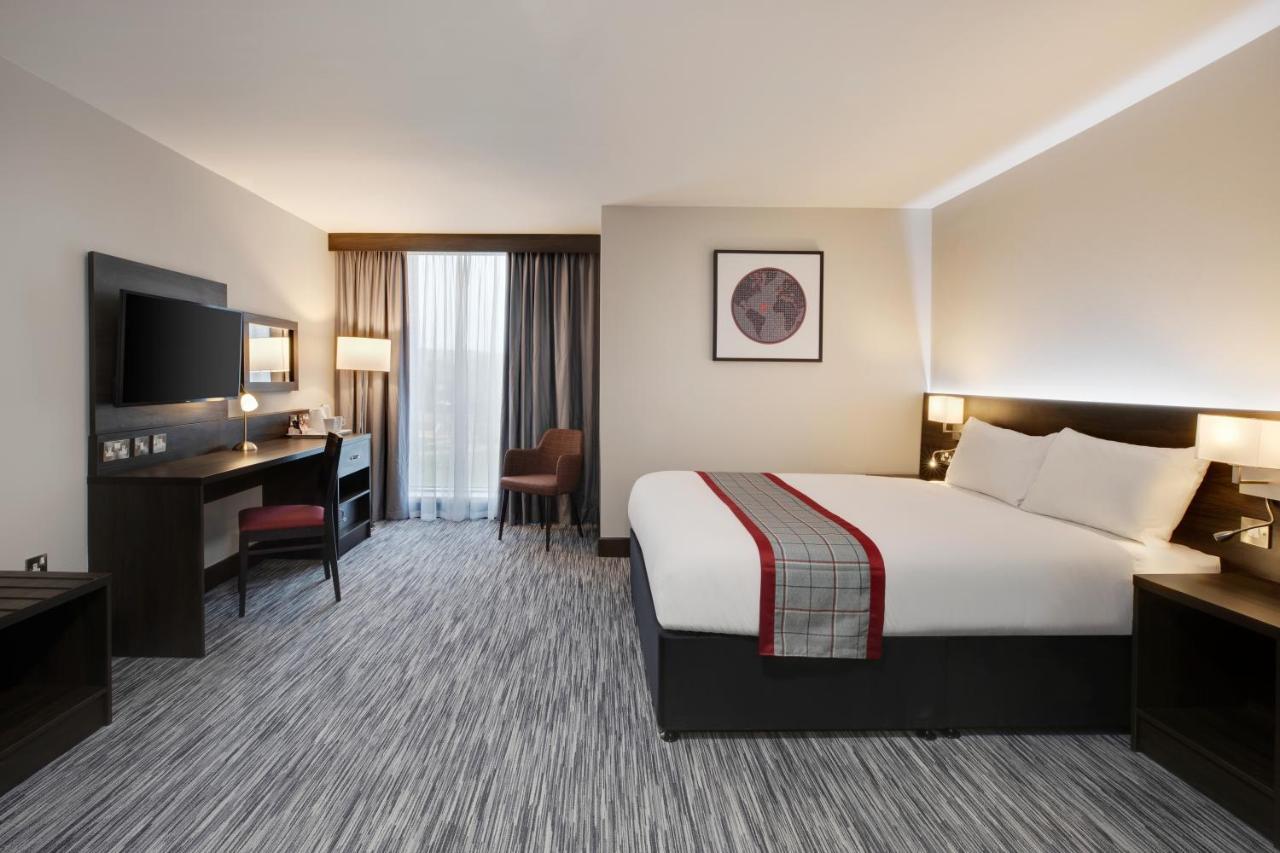 Готель Ramada By Wyndham Leeds East Екстер'єр фото