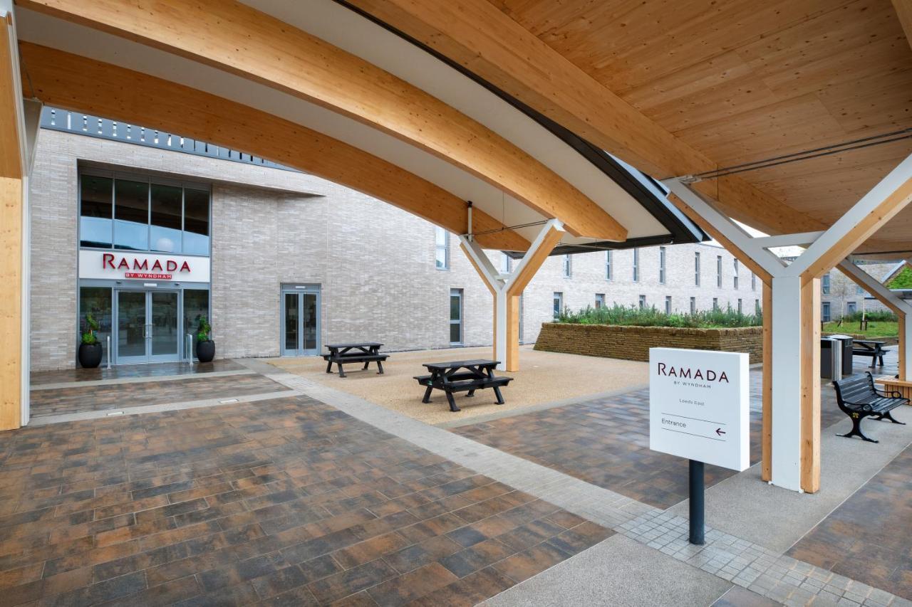 Готель Ramada By Wyndham Leeds East Екстер'єр фото