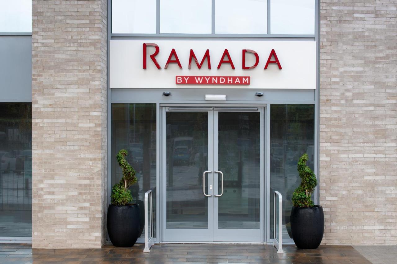Готель Ramada By Wyndham Leeds East Екстер'єр фото