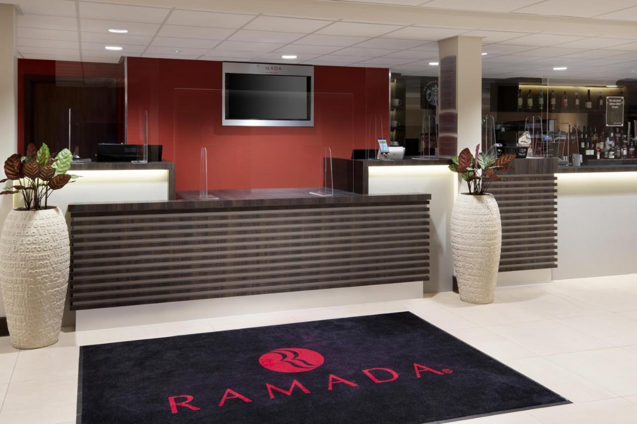 Готель Ramada By Wyndham Leeds East Екстер'єр фото