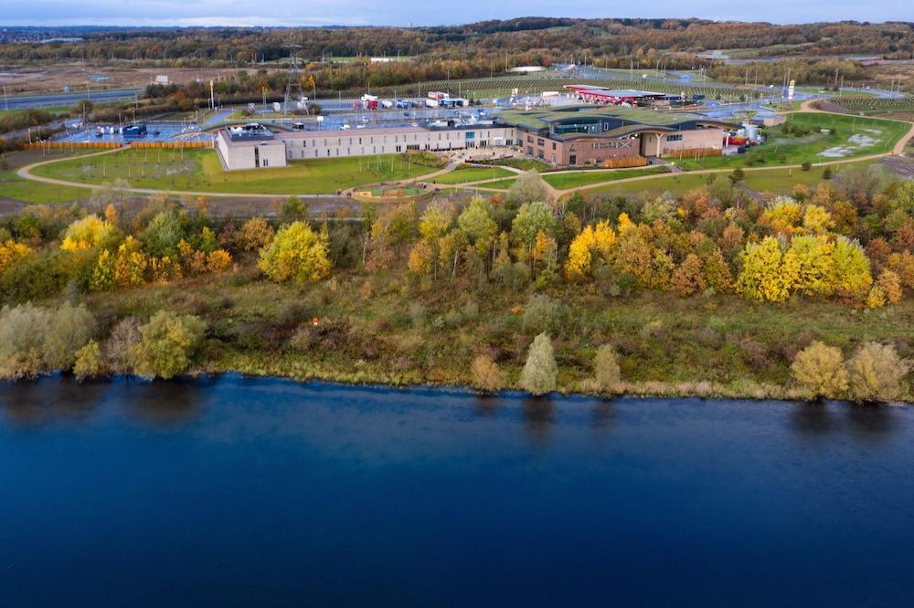 Готель Ramada By Wyndham Leeds East Екстер'єр фото